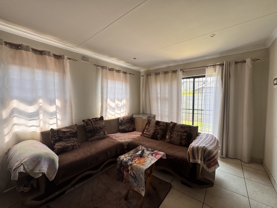 3 Bedroom Property for Sale in Albertsdal Gauteng