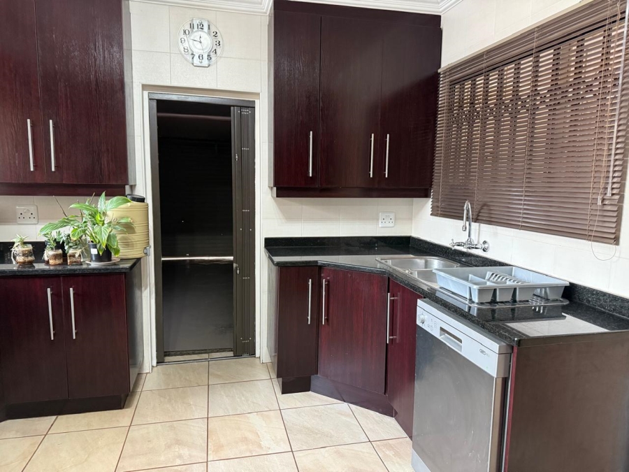 4 Bedroom Property for Sale in Vanderbijlpark SE 2 Gauteng
