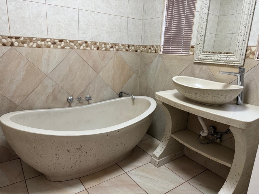 4 Bedroom Property for Sale in Vanderbijlpark SE 2 Gauteng
