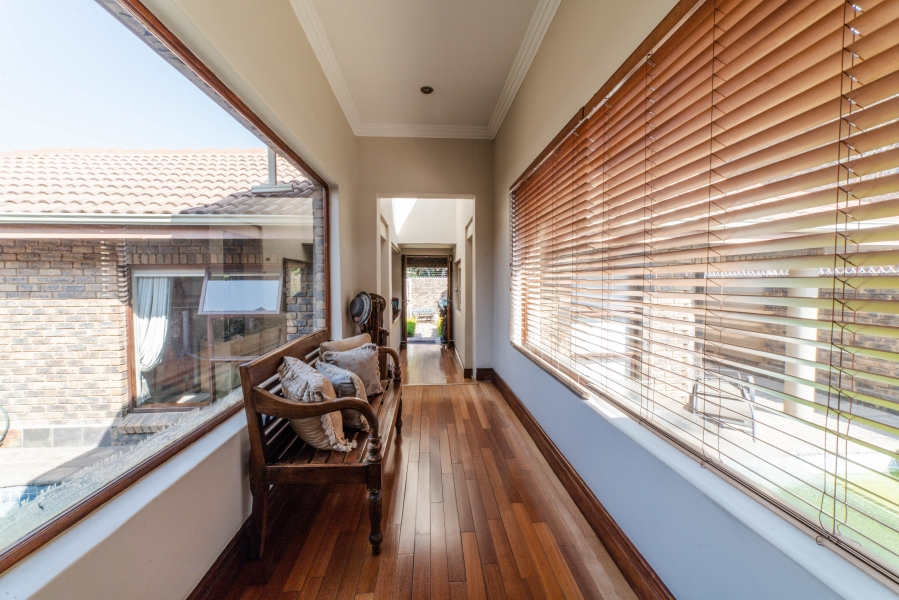 2 Bedroom Property for Sale in Lonehill Gauteng