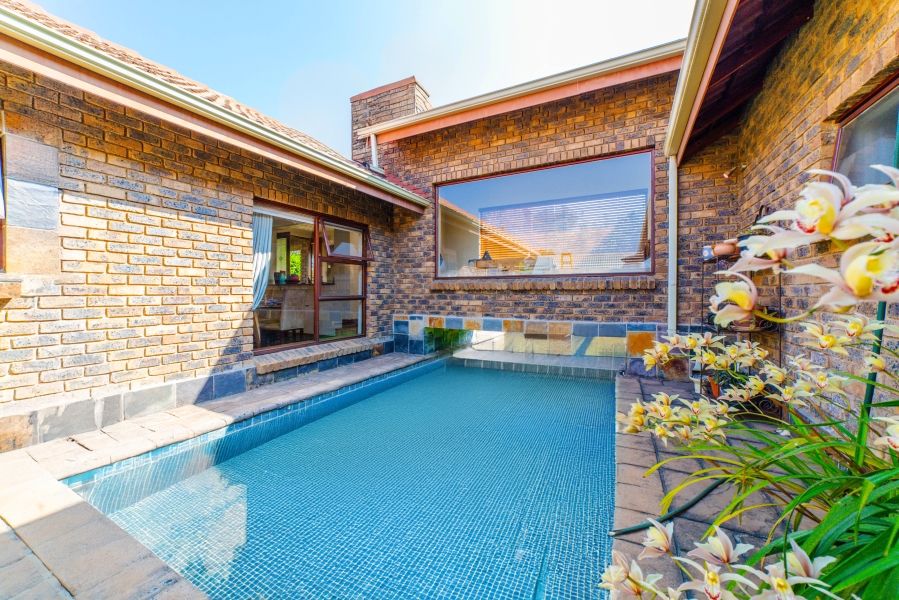 2 Bedroom Property for Sale in Lonehill Gauteng