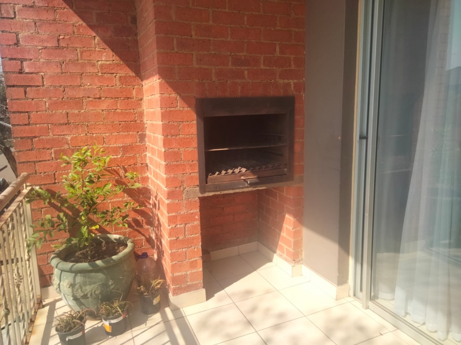 2 Bedroom Property for Sale in Sonneglans Gauteng