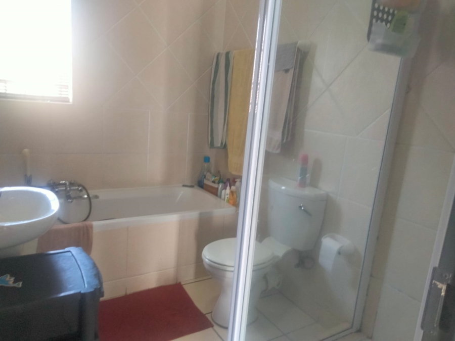 2 Bedroom Property for Sale in Sonneglans Gauteng