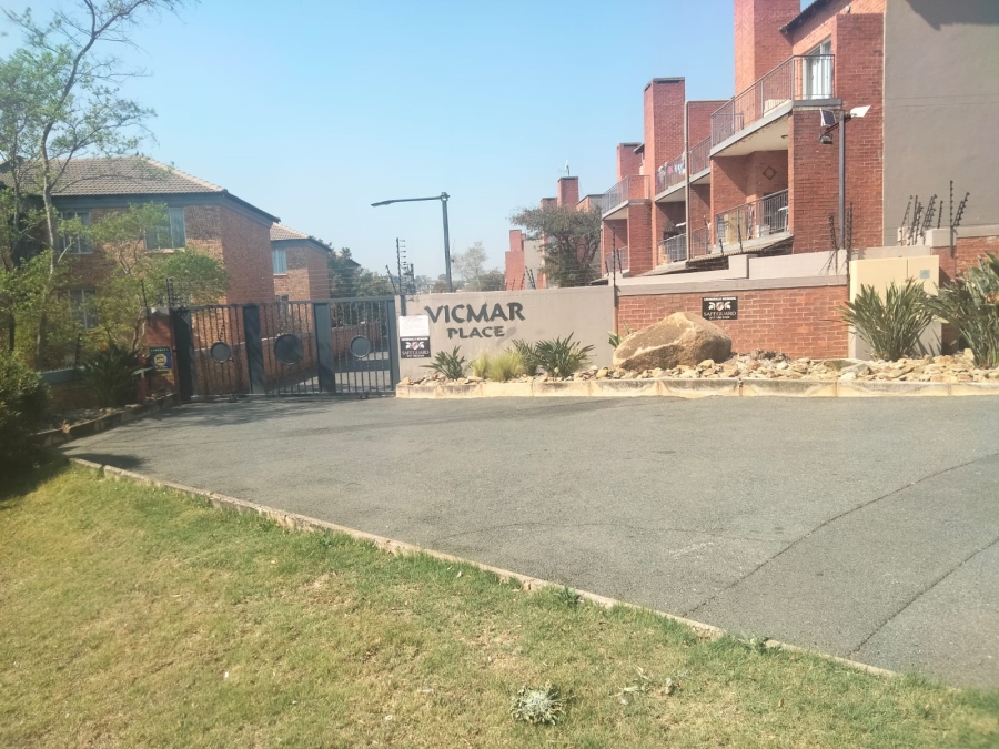 2 Bedroom Property for Sale in Sonneglans Gauteng