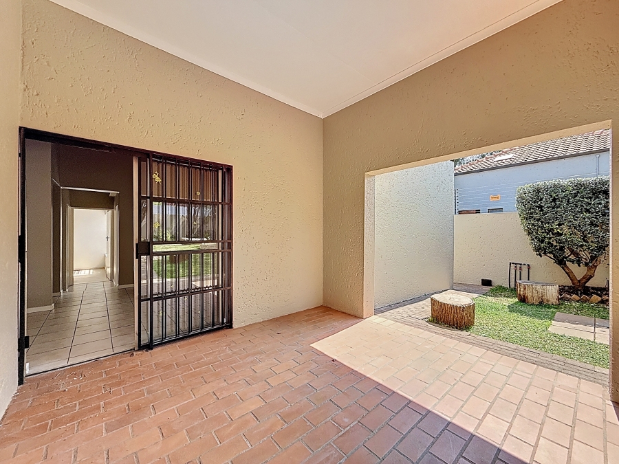 3 Bedroom Property for Sale in Faerie Glen Gauteng