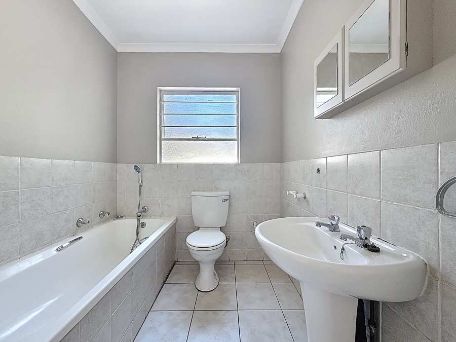 3 Bedroom Property for Sale in Faerie Glen Gauteng