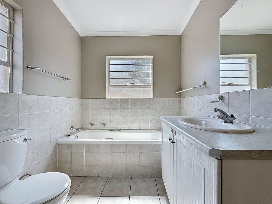 3 Bedroom Property for Sale in Faerie Glen Gauteng