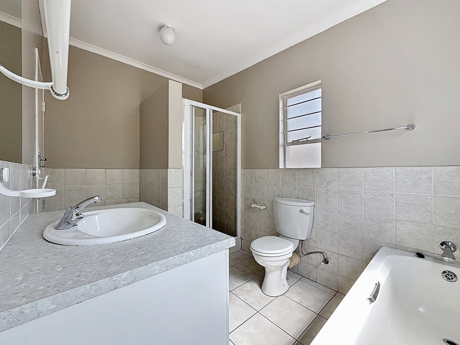 3 Bedroom Property for Sale in Faerie Glen Gauteng