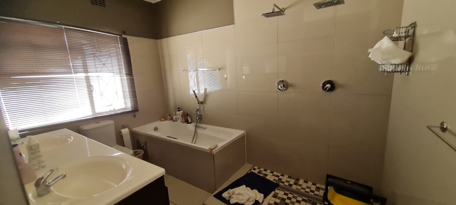 To Let 4 Bedroom Property for Rent in Bedford Gardens Gauteng
