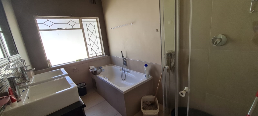 To Let 4 Bedroom Property for Rent in Bedford Gardens Gauteng