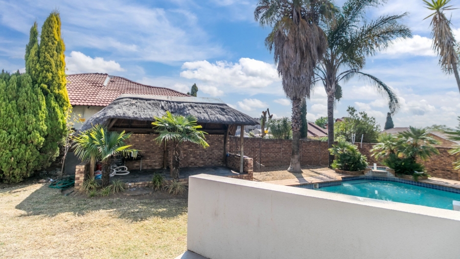 To Let 3 Bedroom Property for Rent in Country View Gauteng
