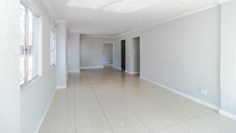 To Let 3 Bedroom Property for Rent in Country View Gauteng
