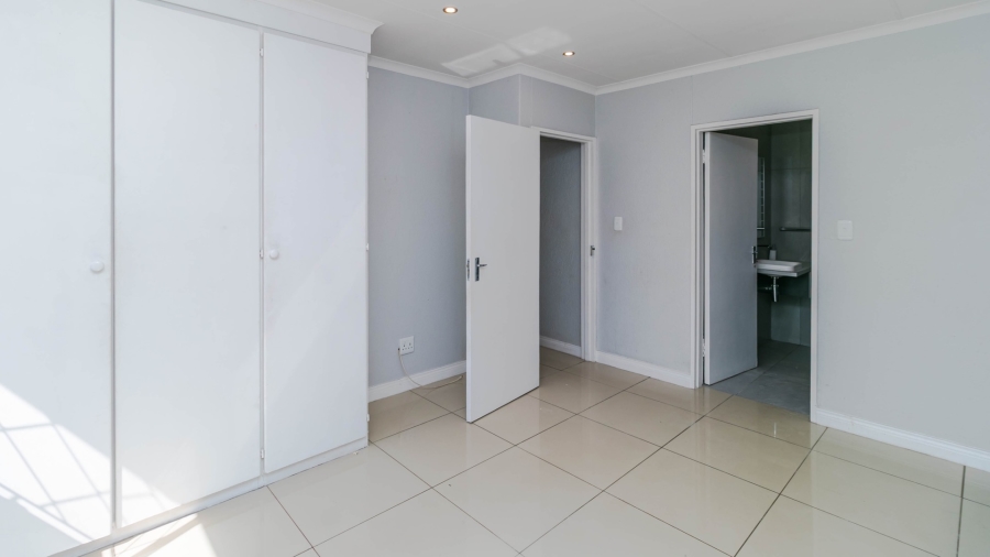 To Let 3 Bedroom Property for Rent in Country View Gauteng