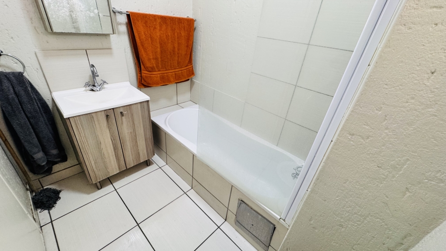 To Let 2 Bedroom Property for Rent in Paulshof Gauteng