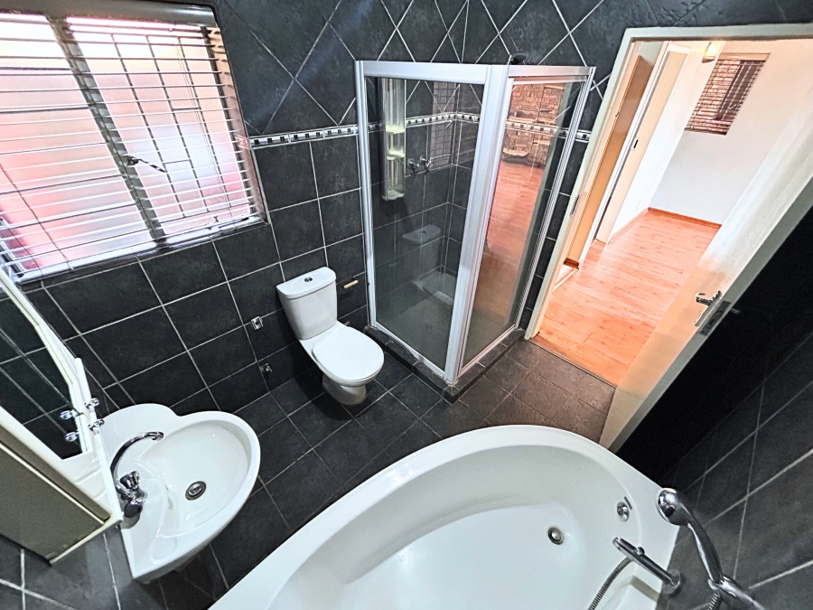 2 Bedroom Property for Sale in Zwartkop Gauteng