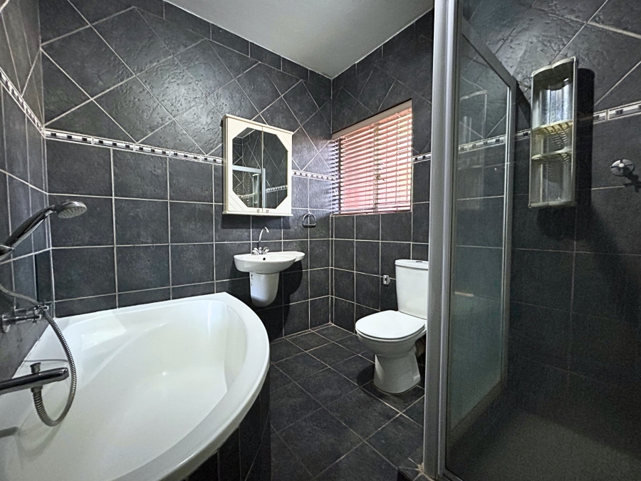 2 Bedroom Property for Sale in Zwartkop Gauteng