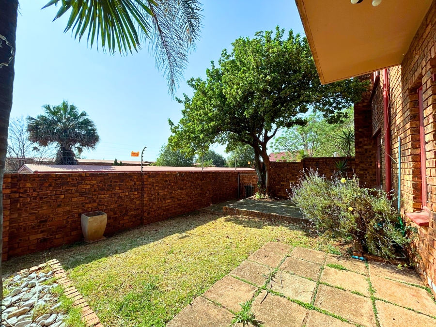 2 Bedroom Property for Sale in Zwartkop Gauteng