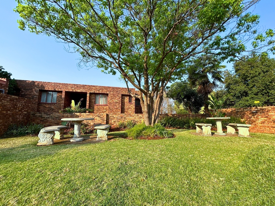 2 Bedroom Property for Sale in Zwartkop Gauteng