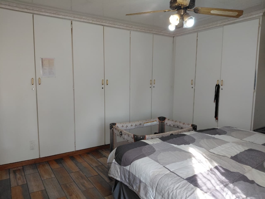 4 Bedroom Property for Sale in Dalpark Gauteng