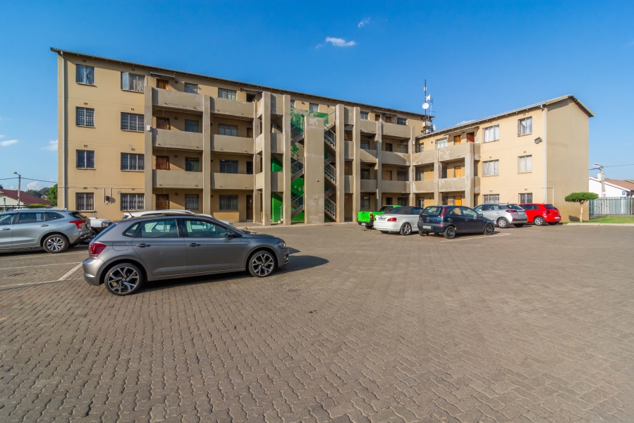 2 Bedroom Property for Sale in Fleurhof Gauteng