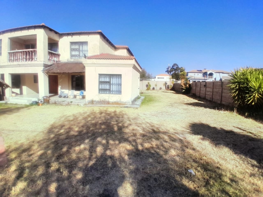 5 Bedroom Property for Sale in Greenhills Ext 3 Gauteng