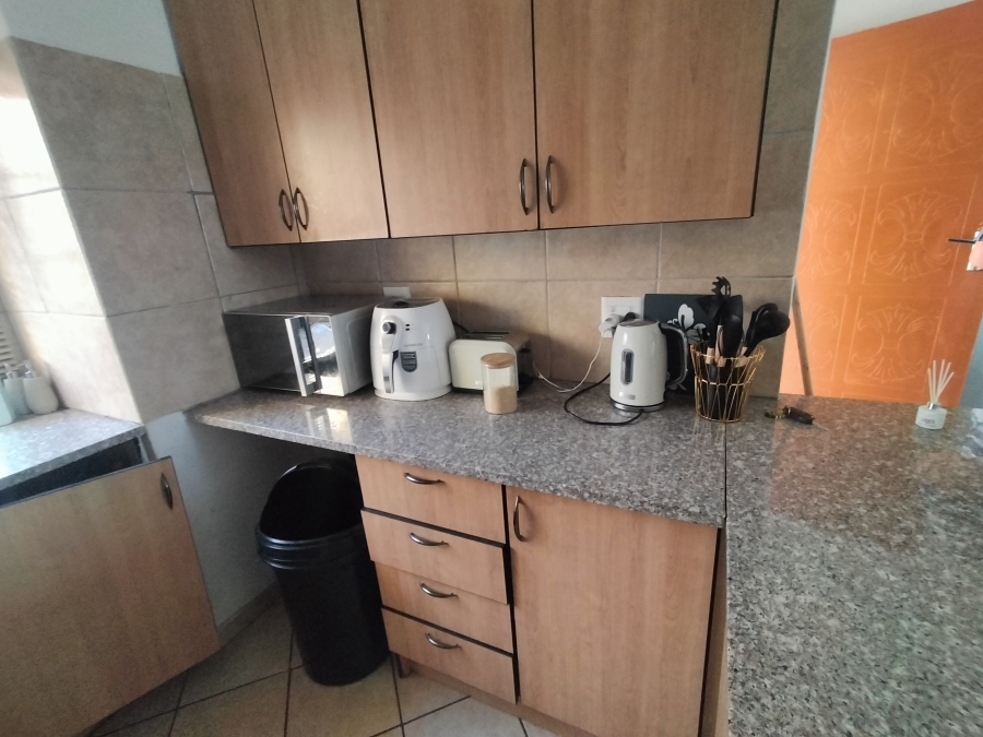 2 Bedroom Property for Sale in Eldorette Gauteng