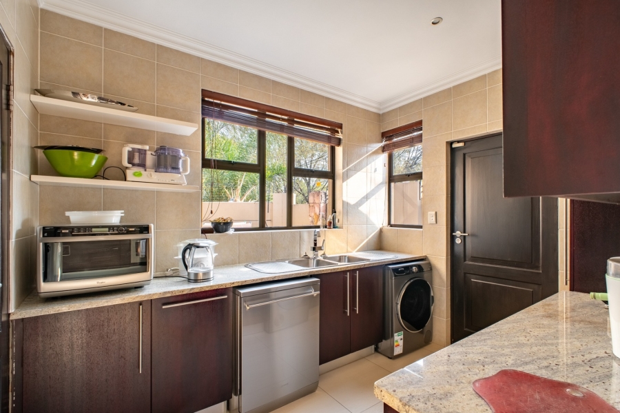 3 Bedroom Property for Sale in Woodmead Gauteng