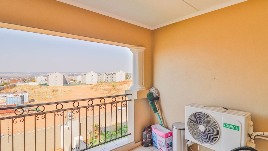 To Let 2 Bedroom Property for Rent in Noordwyk Gauteng