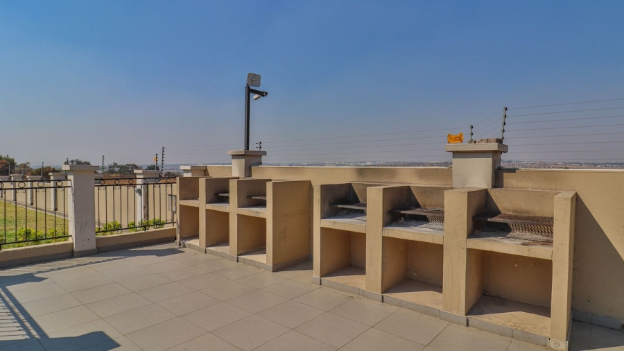 To Let 2 Bedroom Property for Rent in Noordwyk Gauteng