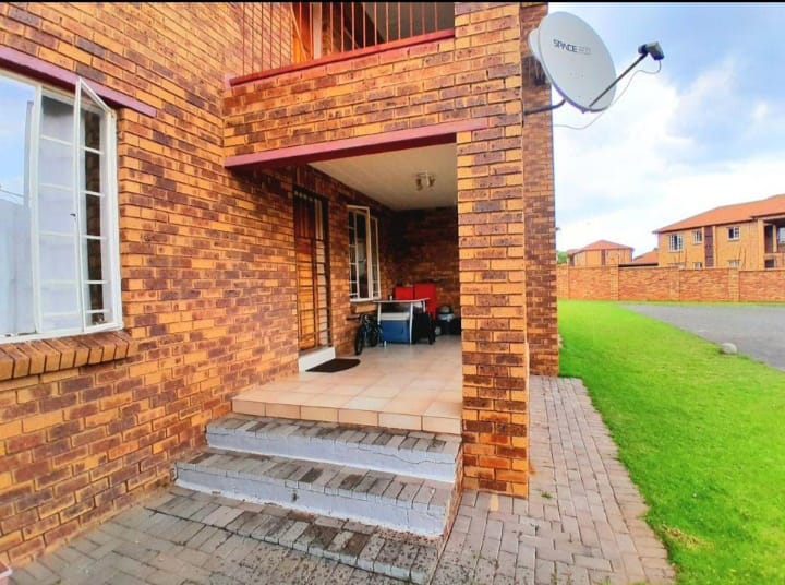 2 Bedroom Property for Sale in Noordwyk Gauteng
