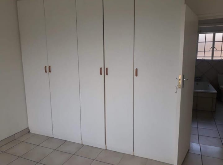 2 Bedroom Property for Sale in Noordwyk Gauteng