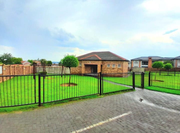 2 Bedroom Property for Sale in Noordwyk Gauteng