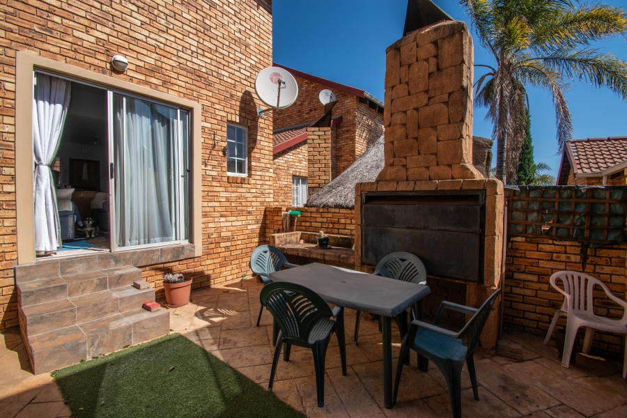3 Bedroom Property for Sale in Wilgeheuwel Gauteng