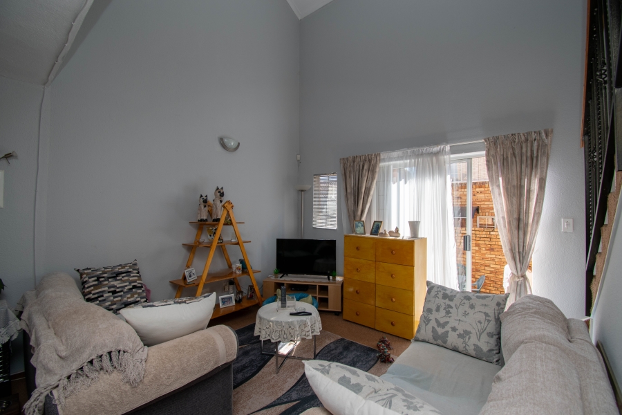 3 Bedroom Property for Sale in Wilgeheuwel Gauteng