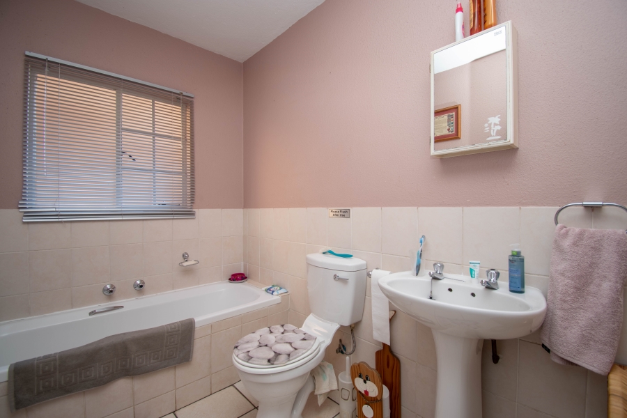 3 Bedroom Property for Sale in Wilgeheuwel Gauteng