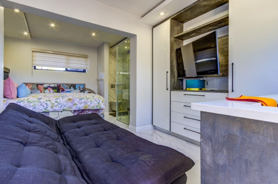 3 Bedroom Property for Sale in Lakefield Gauteng