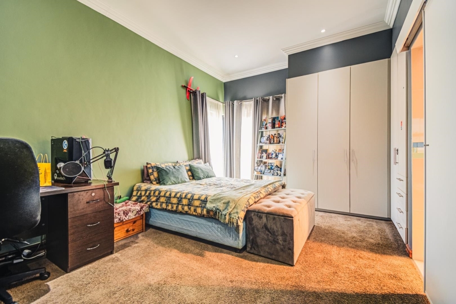5 Bedroom Property for Sale in Ebotse Golf Estate Gauteng
