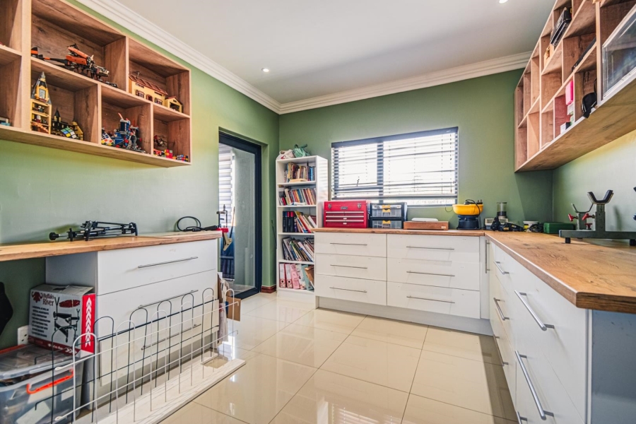 5 Bedroom Property for Sale in Ebotse Golf Estate Gauteng