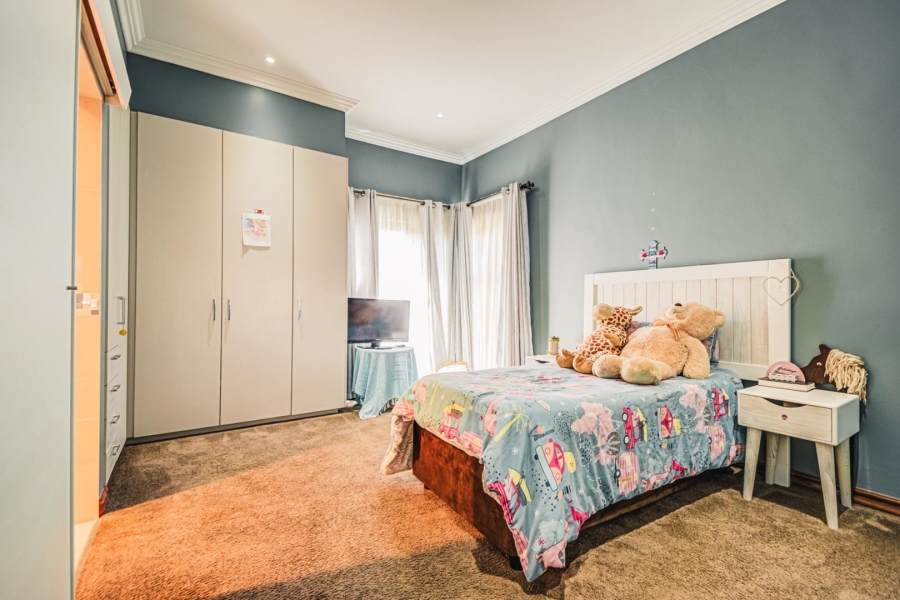 5 Bedroom Property for Sale in Ebotse Golf Estate Gauteng