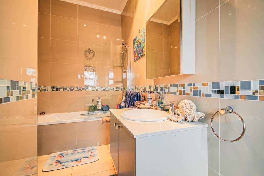 5 Bedroom Property for Sale in Ebotse Golf Estate Gauteng