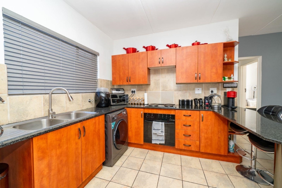 2 Bedroom Property for Sale in Bardene Gauteng