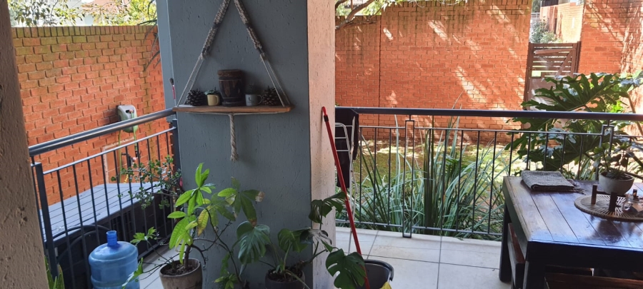 To Let 2 Bedroom Property for Rent in Greenstone Hill Gauteng