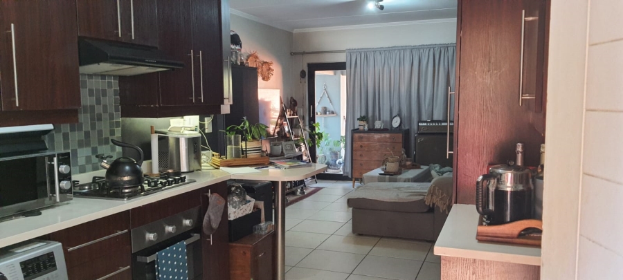 To Let 2 Bedroom Property for Rent in Greenstone Hill Gauteng