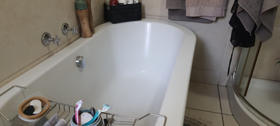 To Let 2 Bedroom Property for Rent in Greenstone Hill Gauteng