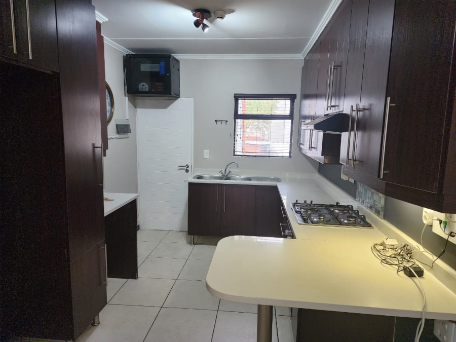 2 Bedroom Property for Sale in Greenstone Hill Gauteng