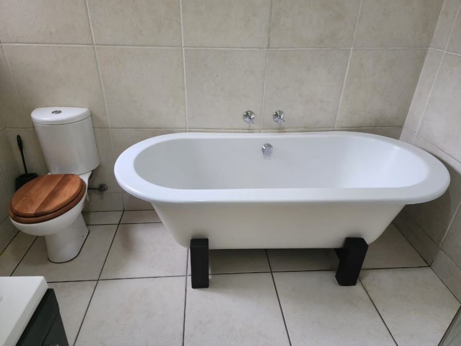 2 Bedroom Property for Sale in Greenstone Hill Gauteng