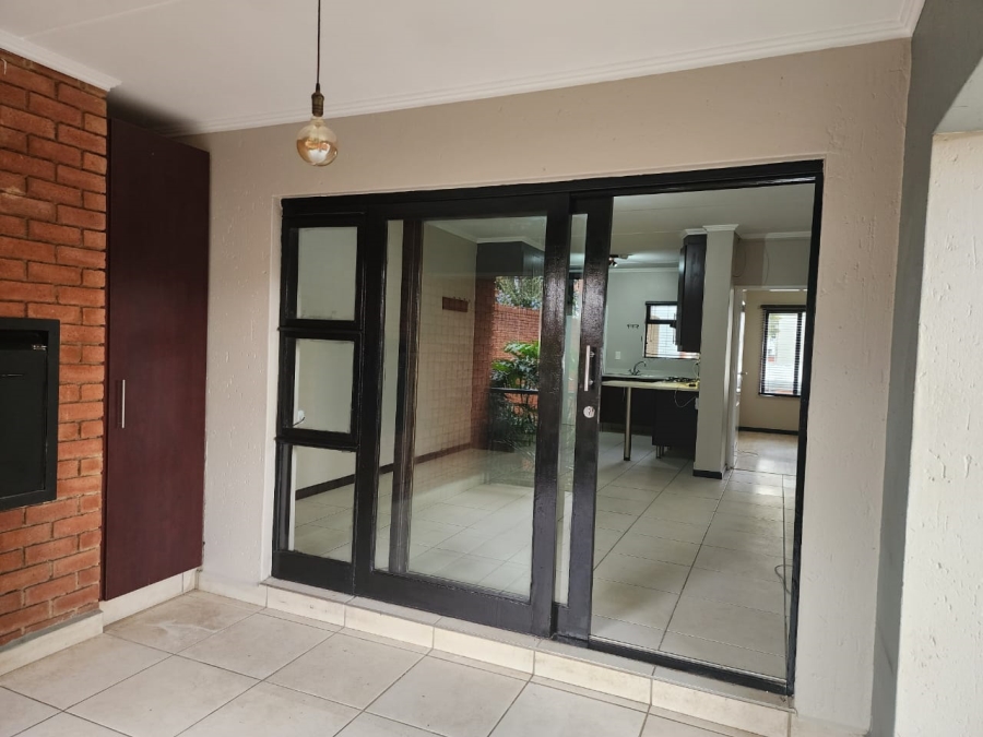 2 Bedroom Property for Sale in Greenstone Hill Gauteng