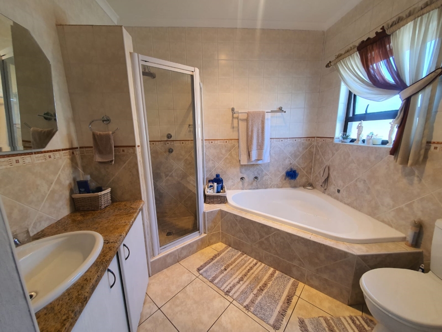 3 Bedroom Property for Sale in Noordheuwel Gauteng