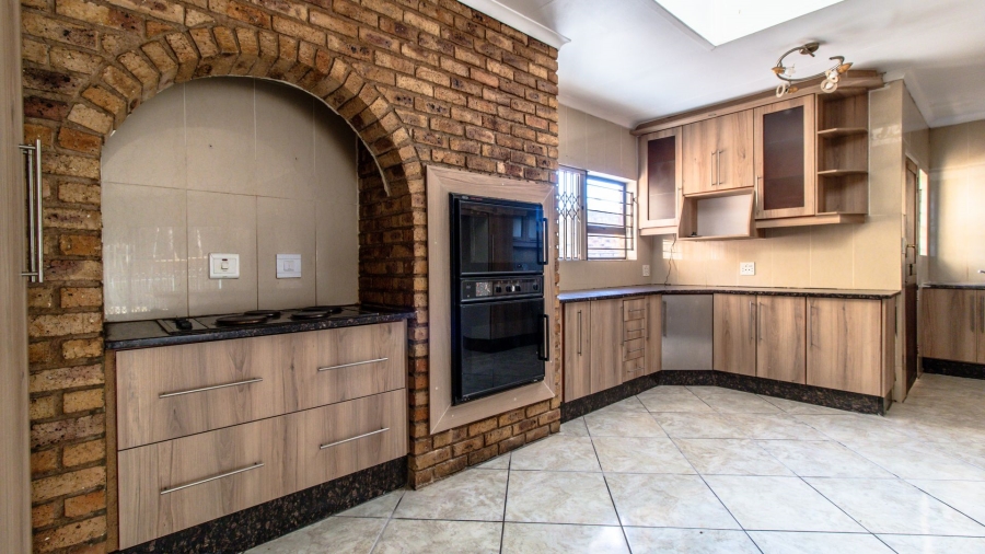 4 Bedroom Property for Sale in Bassonia Gauteng
