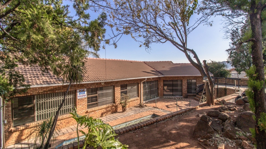 4 Bedroom Property for Sale in Bassonia Gauteng